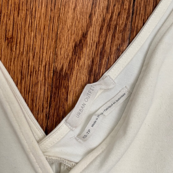 Urban Outfitters Cream Top Tank style - Picture 3 of 3